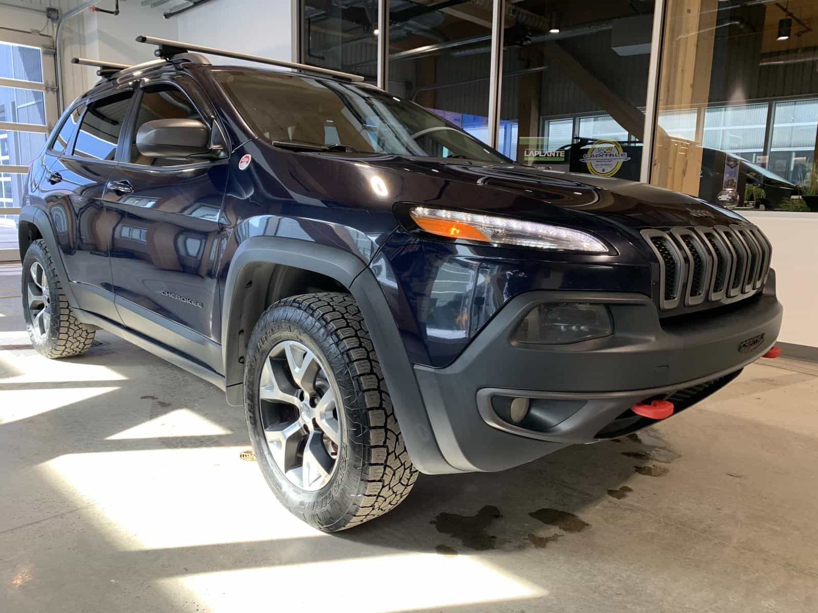 2016 Jeep Cherokee Trailhawk - Image 5