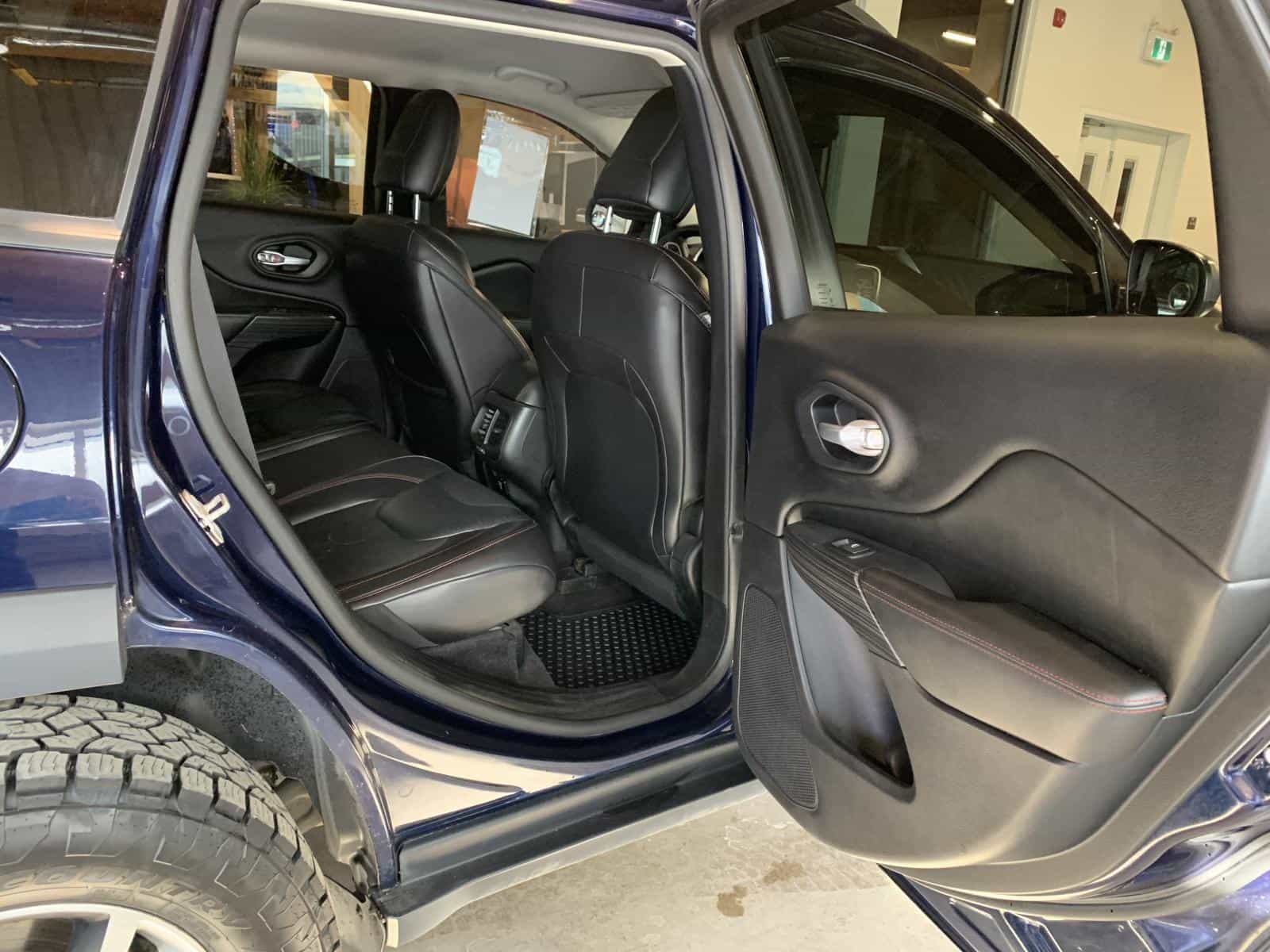 2016 Jeep Cherokee Trailhawk - Image 10