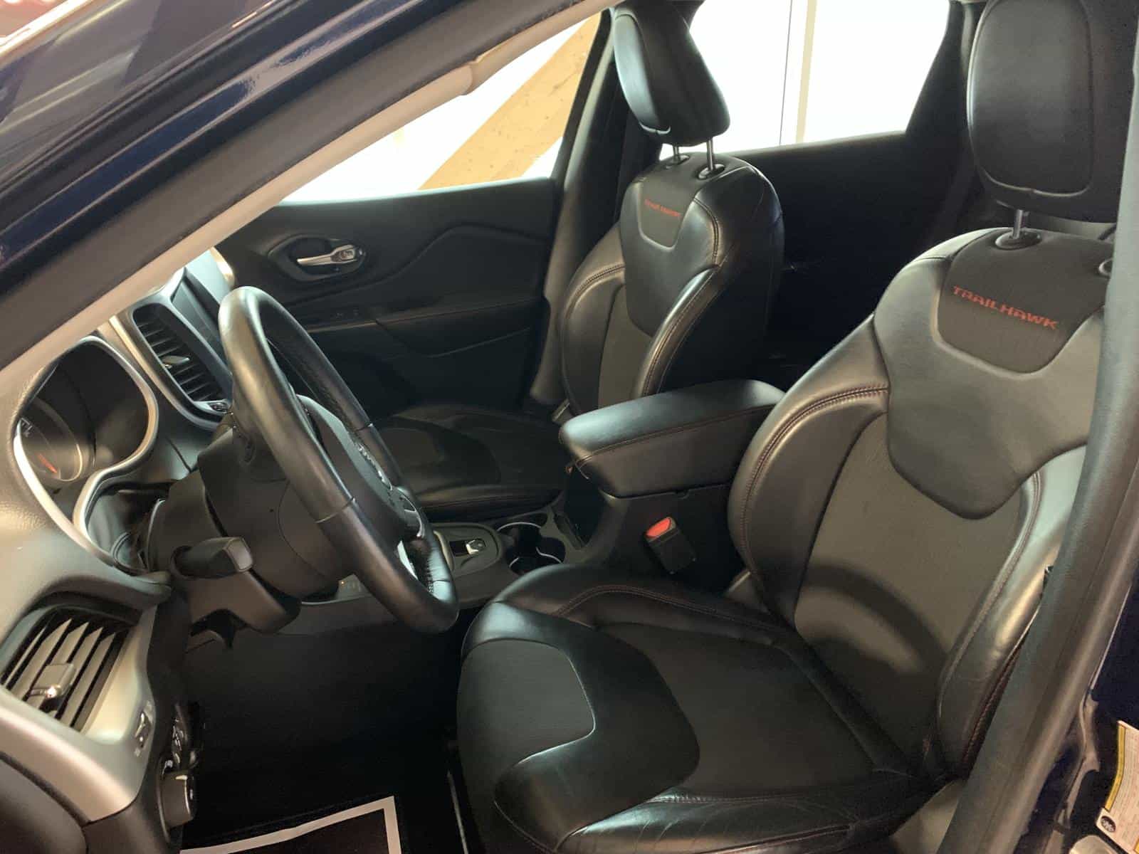 2016 Jeep Cherokee Trailhawk - Image 12