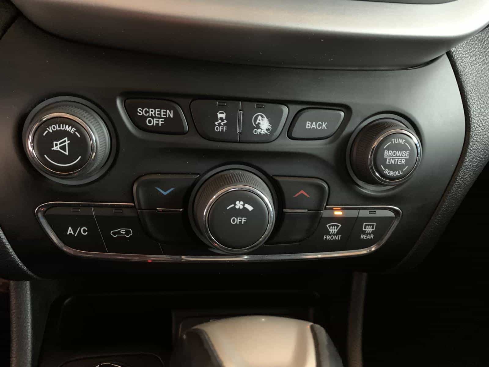 2016 Jeep Cherokee Trailhawk - Image 16