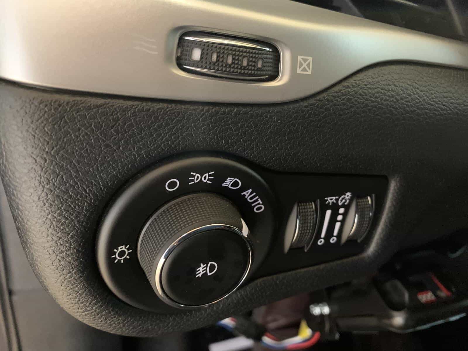 2016 Jeep Cherokee Trailhawk - Image 21