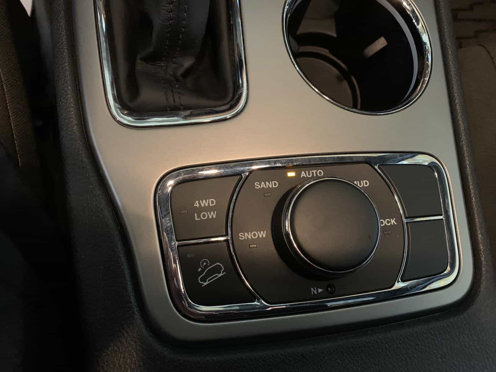 2018 Jeep Grand Cherokee Laredo - Image 20