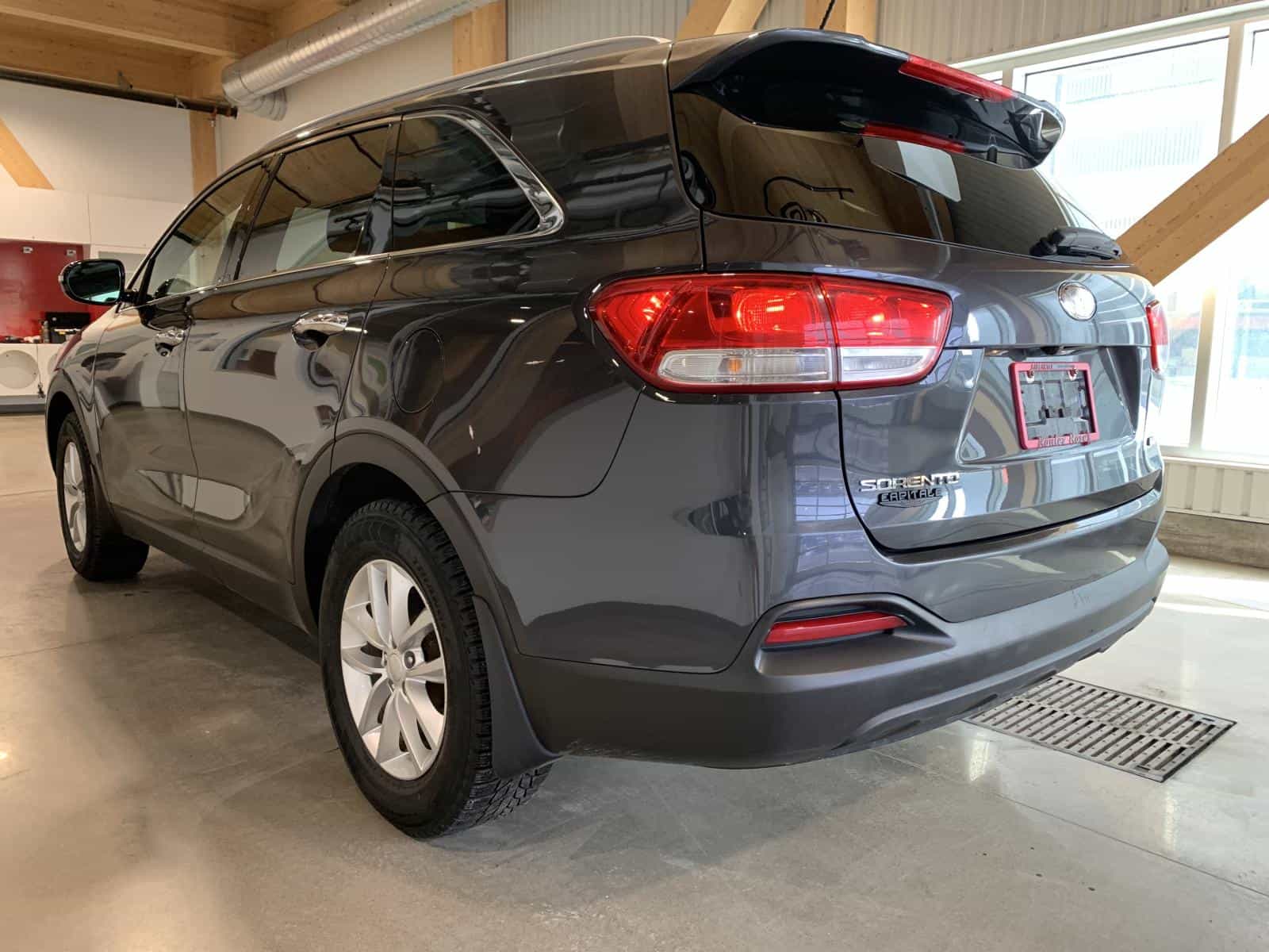 2018 Kia Sorento LX - Image 2