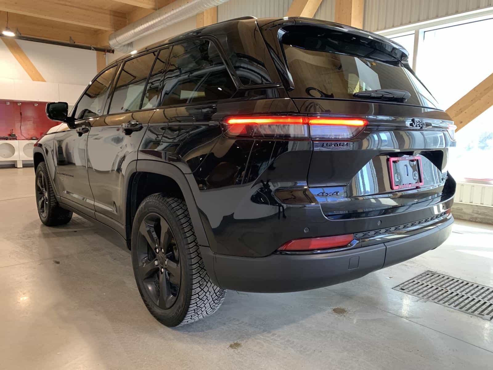 2023 Jeep Grand Cherokee Limited - Image 2