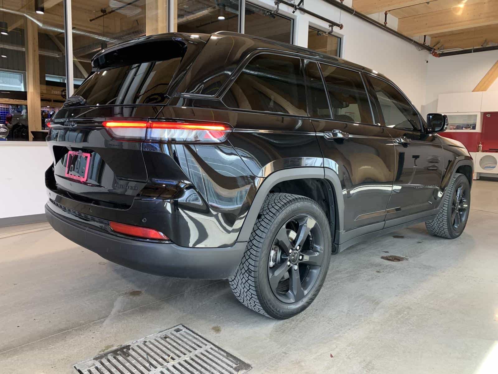 2023 Jeep Grand Cherokee Limited - Image 4