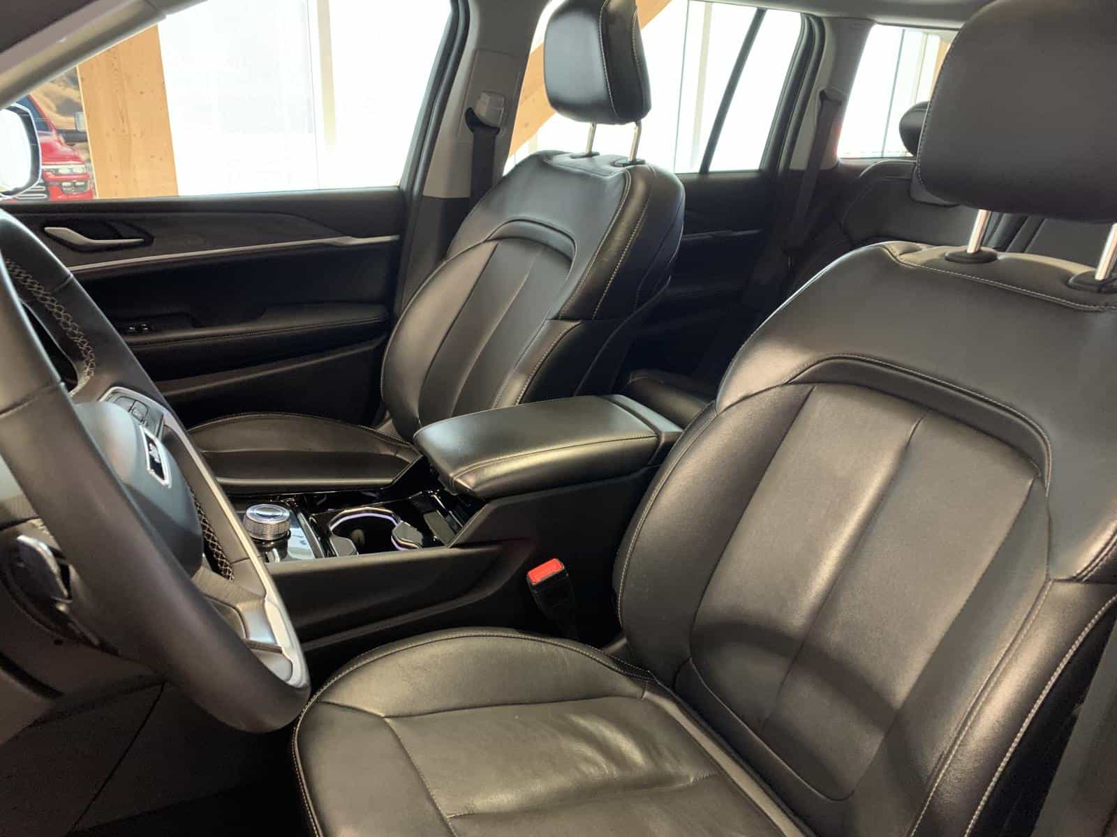 2023 Jeep Grand Cherokee Limited - Image 11