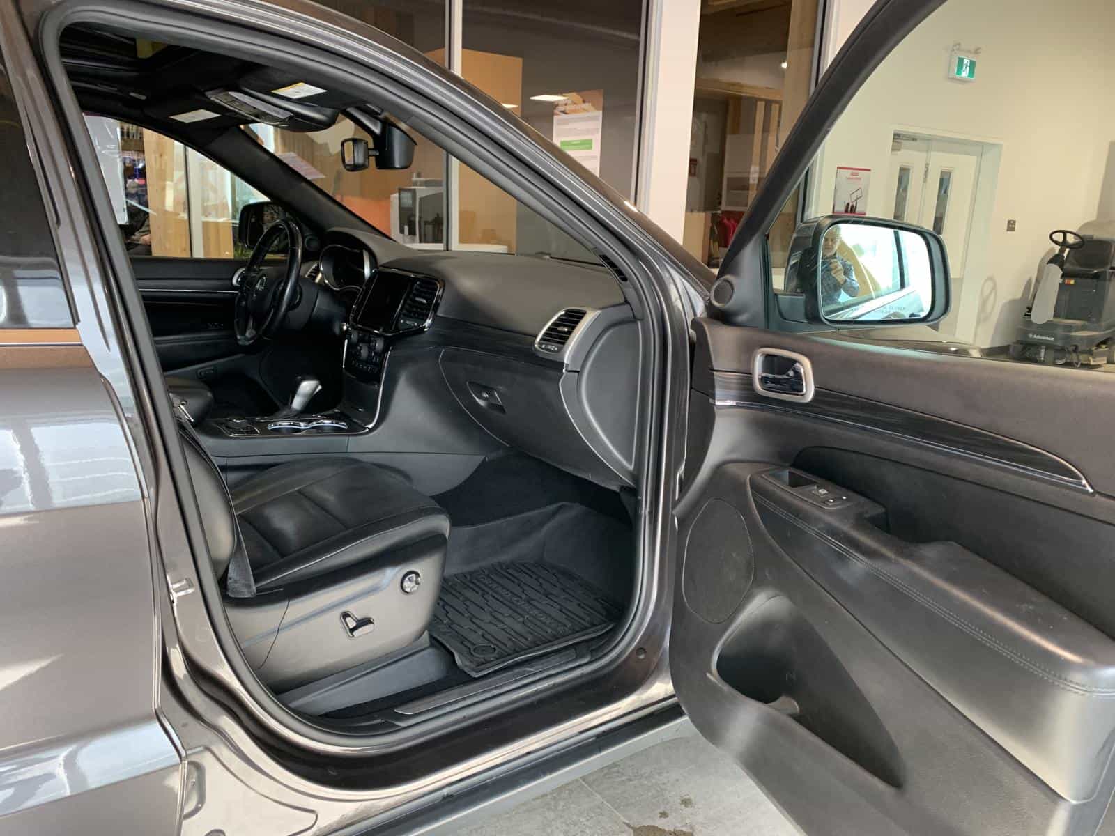 2020 Jeep Grand Cherokee Limited - Image 9