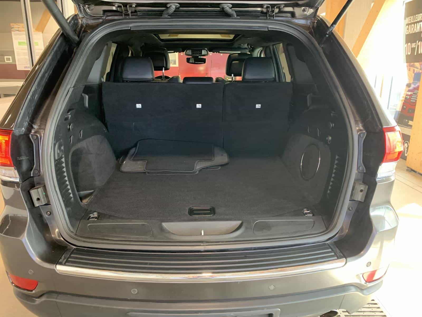 2020 Jeep Grand Cherokee Limited - Image 11