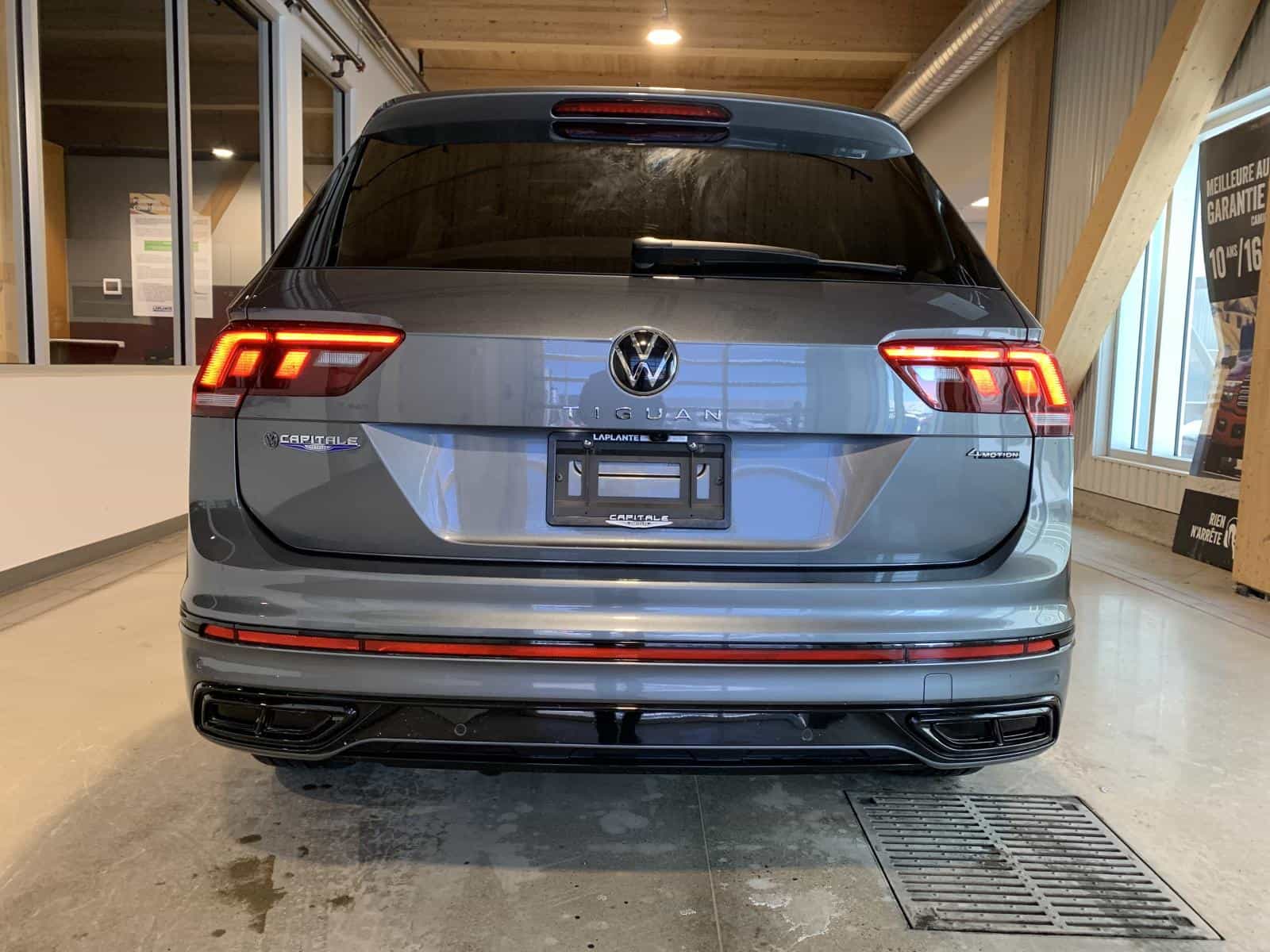 2023 Volkswagen Tiguan Comfortline R-L Blk - Image 3