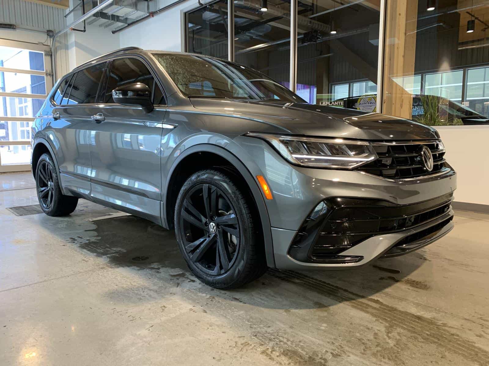 2023 Volkswagen Tiguan Comfortline R-L Blk - Image 5