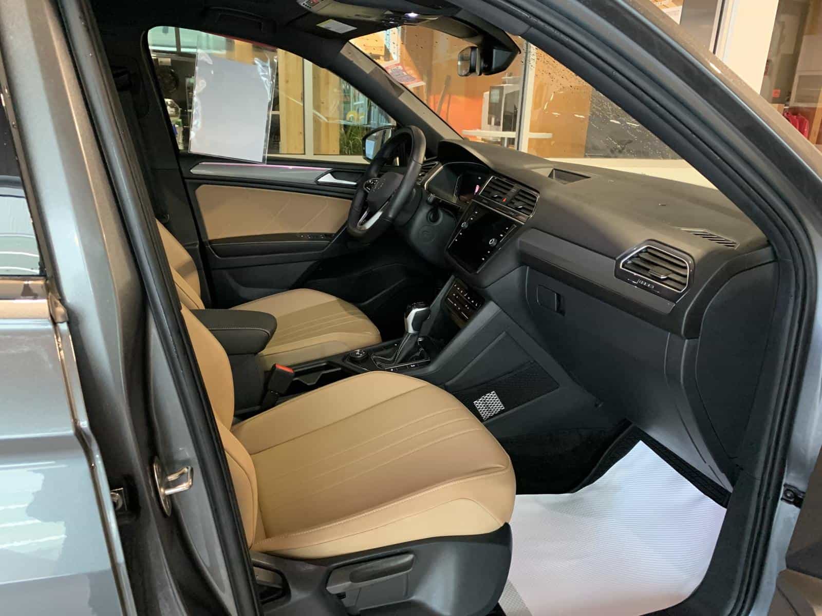 2023 Volkswagen Tiguan Comfortline R-L Blk - Image 10