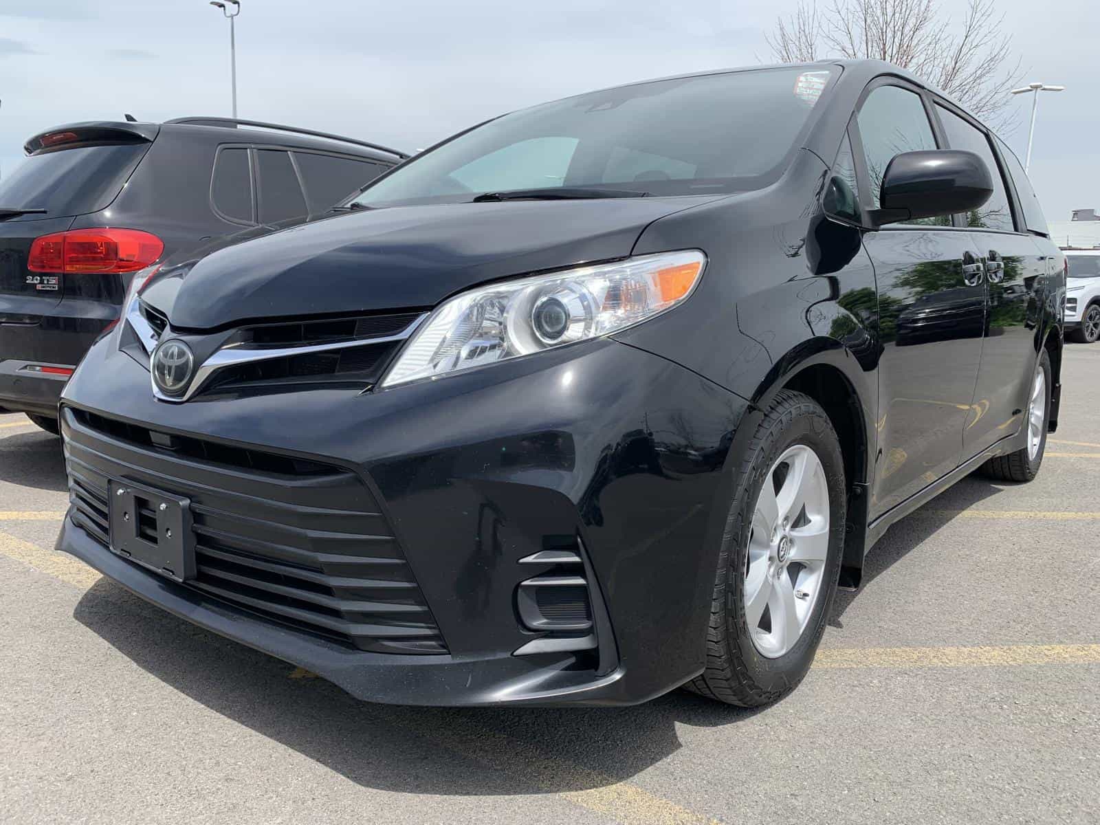 Image 1 Toyota Sienna LE 2019