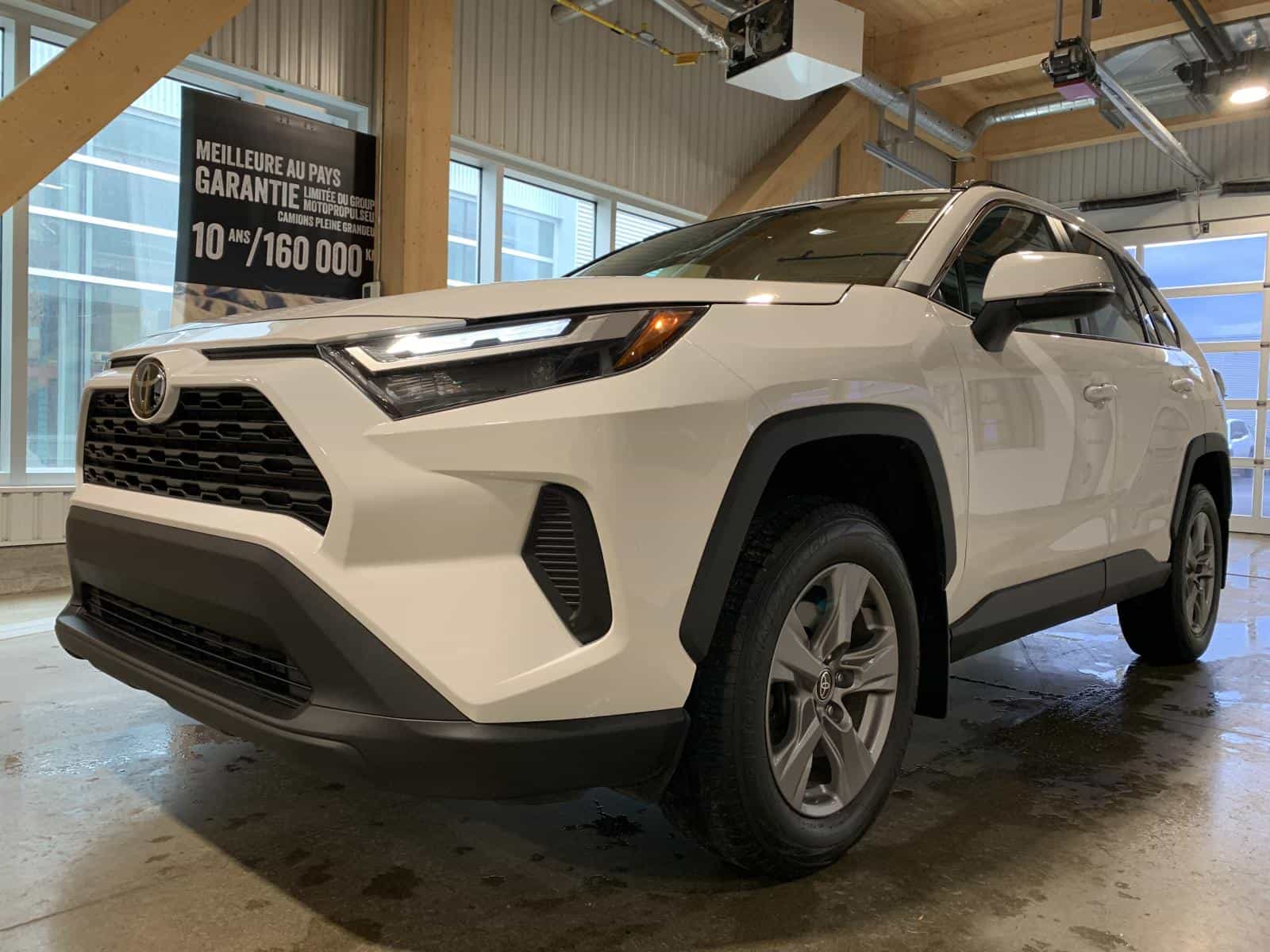 Image 1 Toyota Rav4 XLE 2022