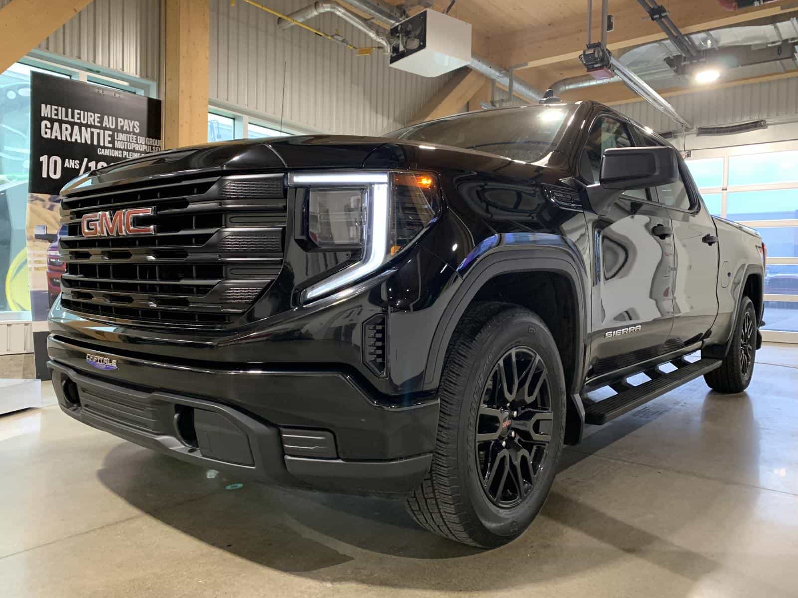 2023 GMC Sierra K1500 Base - Image 1