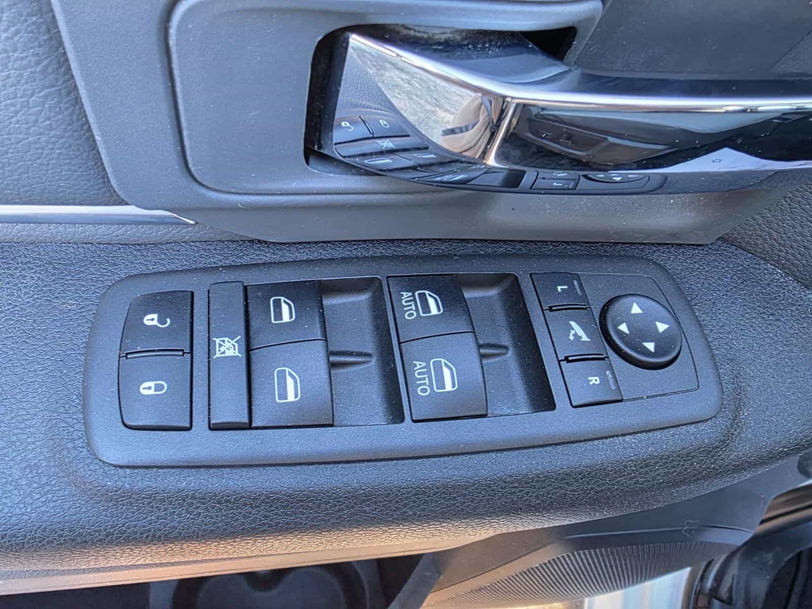 2022 RAM 1500 SLT - Image 15