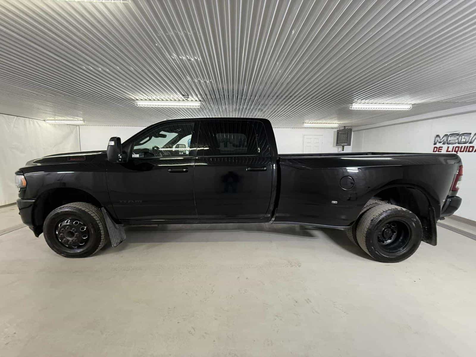 2024 RAM 3500 Big Horn - Image 8