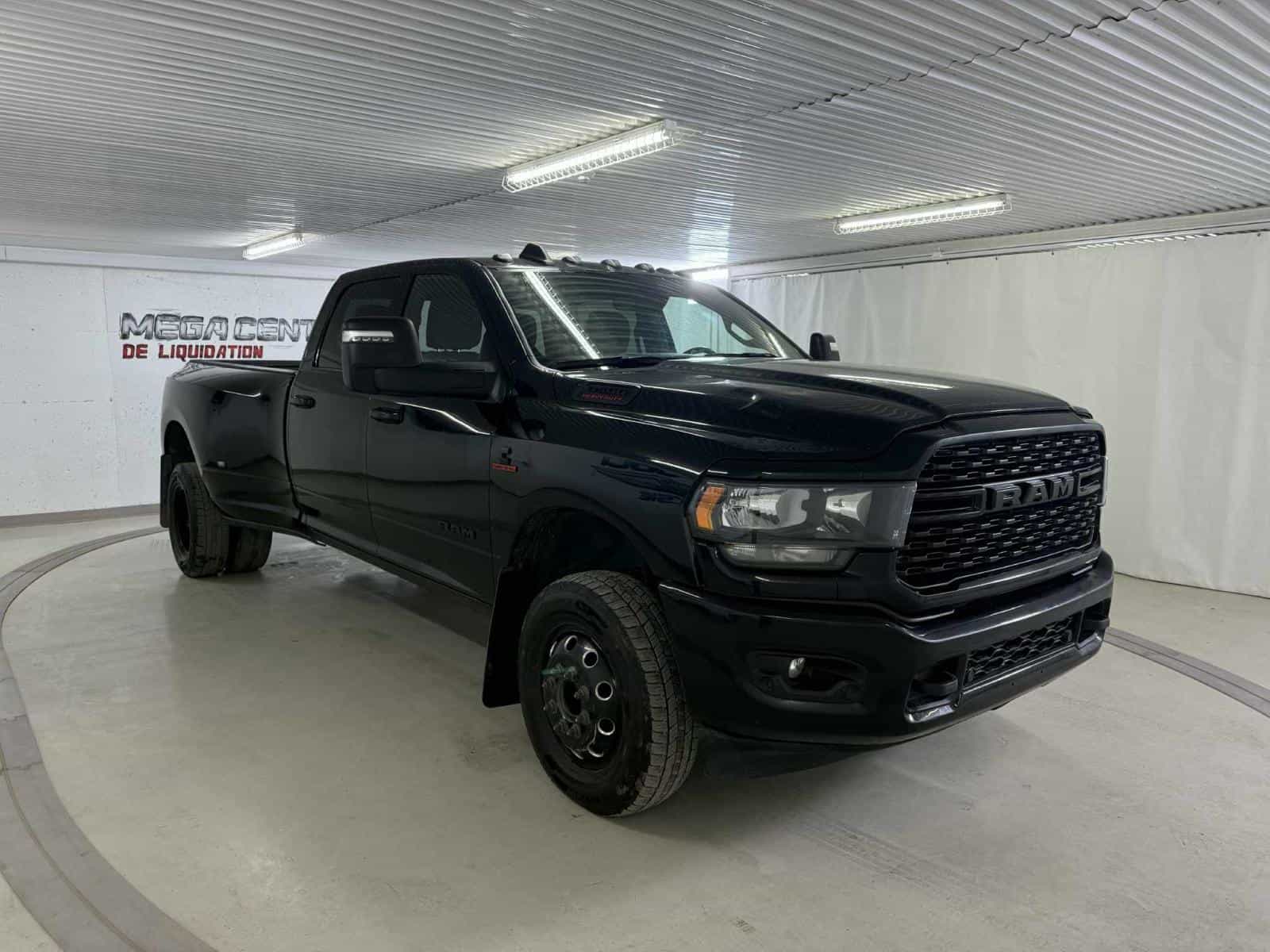 2024 RAM 3500 Big Horn - Image 3