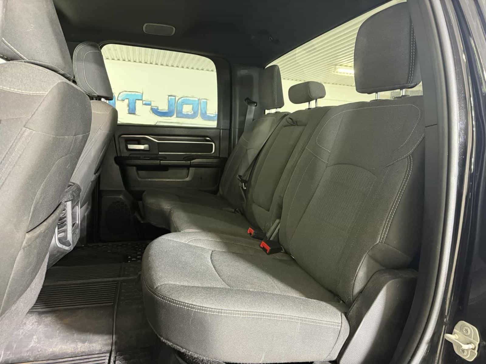 2024 RAM 3500 Big Horn - Image 13