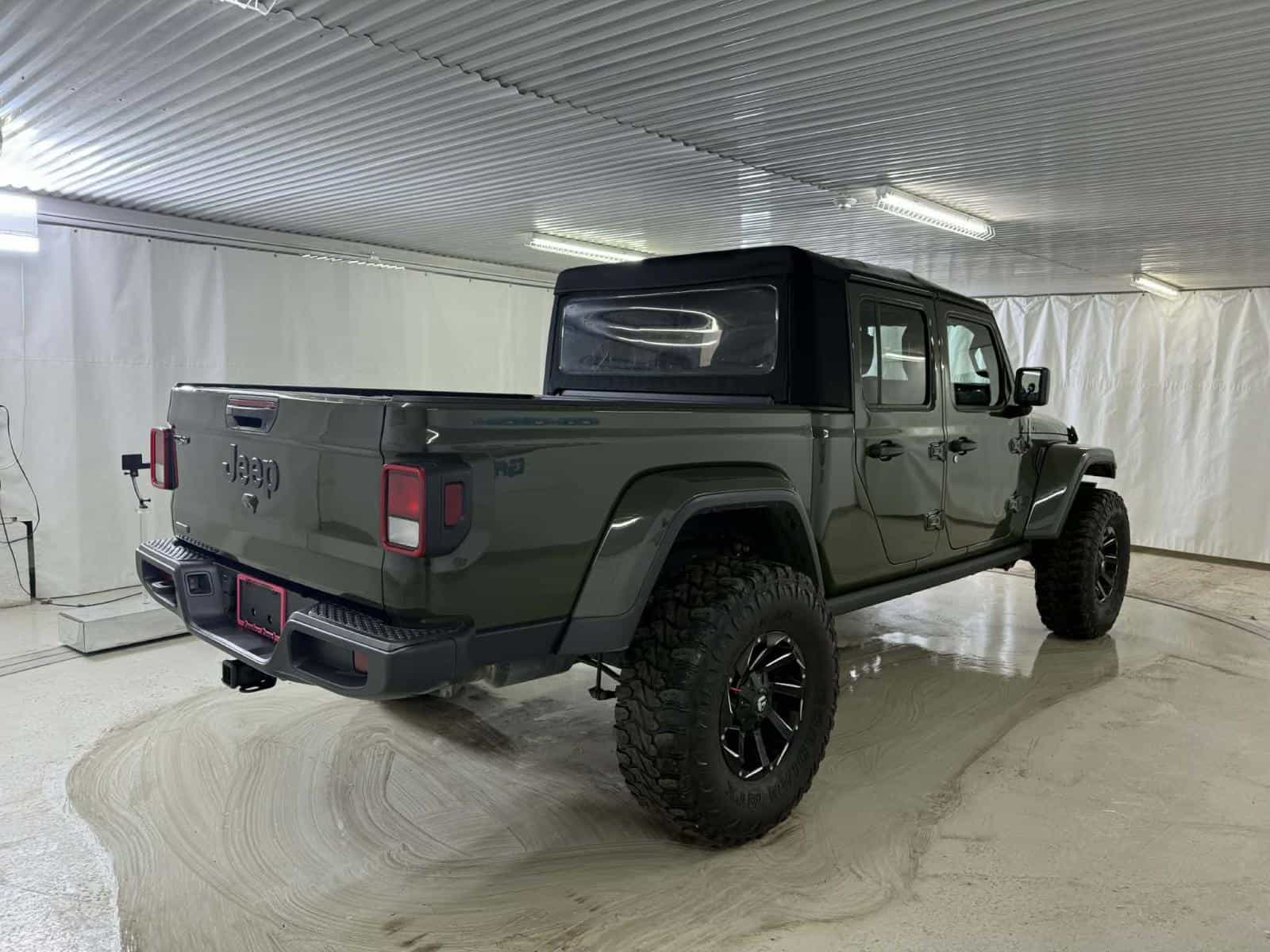 2022 Jeep Gladiator Willy's - Image 5