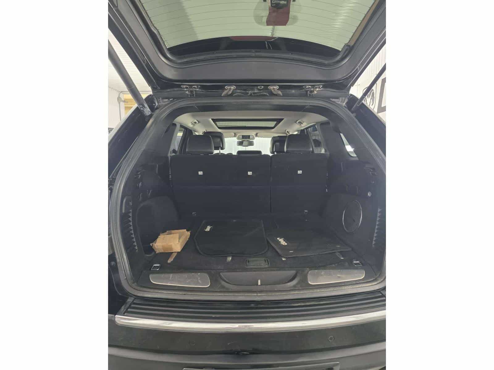 2012 Jeep Grand Cherokee Limited - Image 11