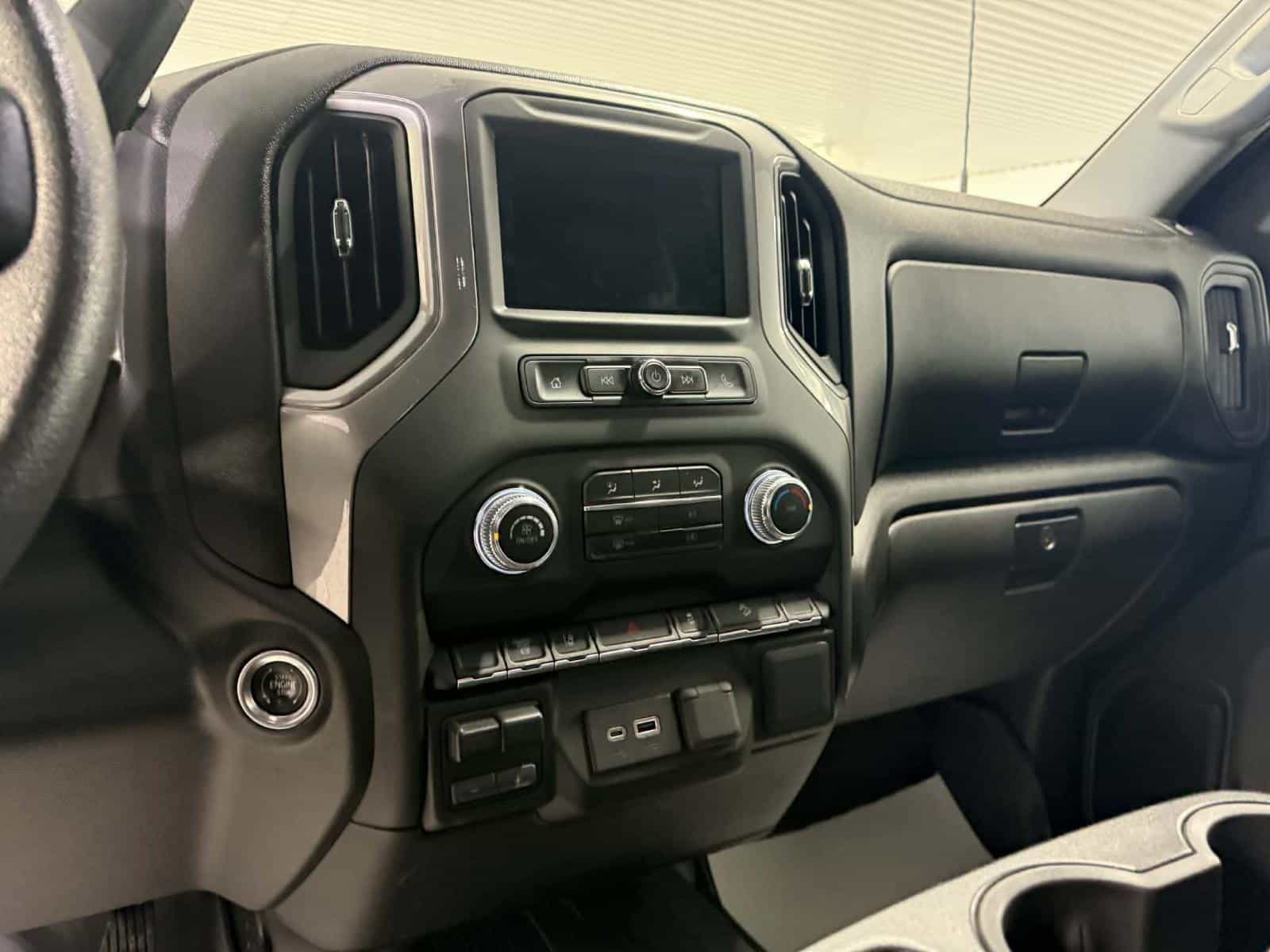 2024 GMC Sierra 2500 SLE - Image 13