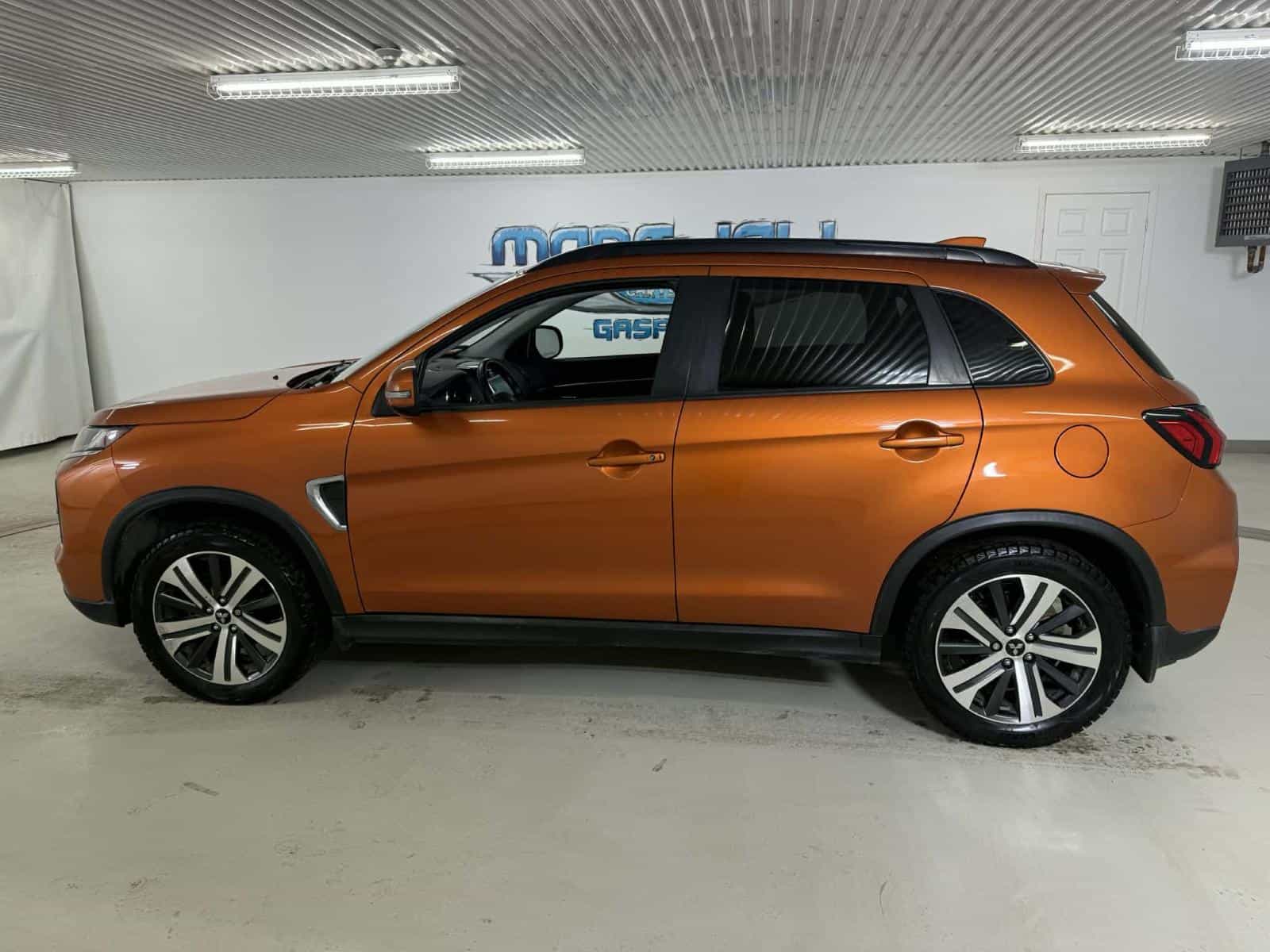 2022 Mitsubishi RVR SEL - Image 2