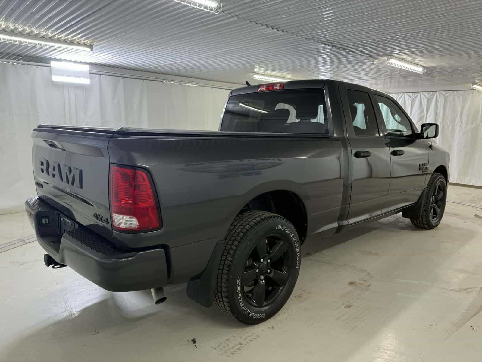 Image 5 RAM 1500 Classic Express 2023