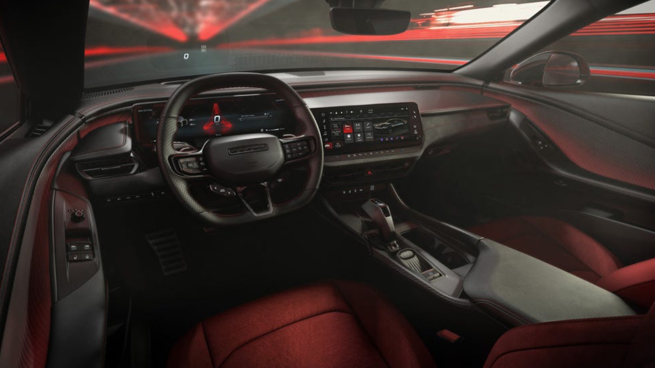 vue de l'habitacle et du tableau de bord d'un Dodge Charger Daytona 2025