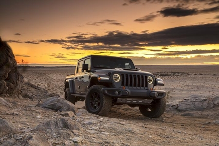 DUEL CHEZ JEEP : JEEP GLADIADOR RUBICON VS JEEP GLADIATOR MOJAVE À QUÉBEC