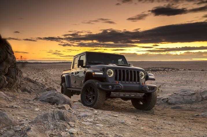 DUEL CHEZ JEEP : JEEP GLADIADOR RUBICON VS JEEP GLADIATOR MOJAVE À QUÉBEC