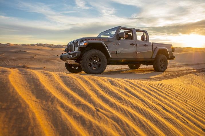 capitale-chrysler-jeep-gladiator-rubicon-vs-gladiator-mojave-side