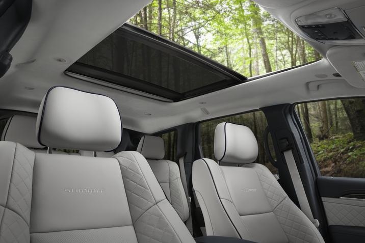 Capitale-Chrysler-Jeep-Grand-Cherokee-2021-Summit-intérieur-à-venir-04