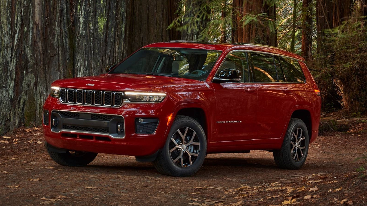 vue latérale avant d'un Jeep Grand Cherokee L 2025