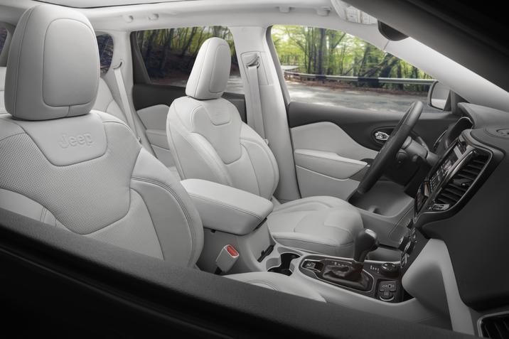 capitale-chrysler-ford-escape-2020-vs-jeep-cherokee-2020-interior