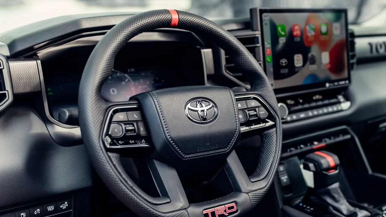 vue de l'habitacle et du tableau de bord d'un camion Toyota Tundra 2025