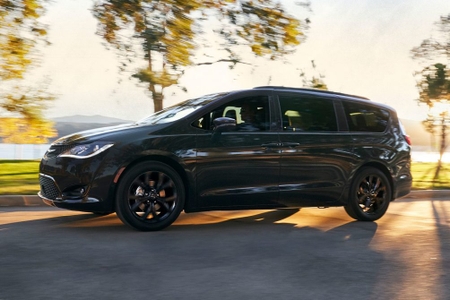 TOYOTA SIENNA 2019 VS CHRYSLER PACIFICA 2019 À QUÉBEC (PRÈS DE CHARLESBOURG)