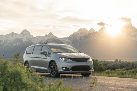 LOUER SA CHRYSLER PACIFICA 2019: LES AVANTAGES DE LA LOCATION VS L’ACHAT!