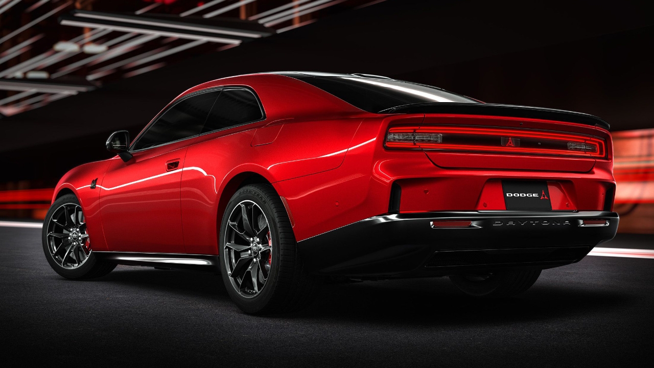 vue latérale arrière d'un Dodge Charger Daytona 2025